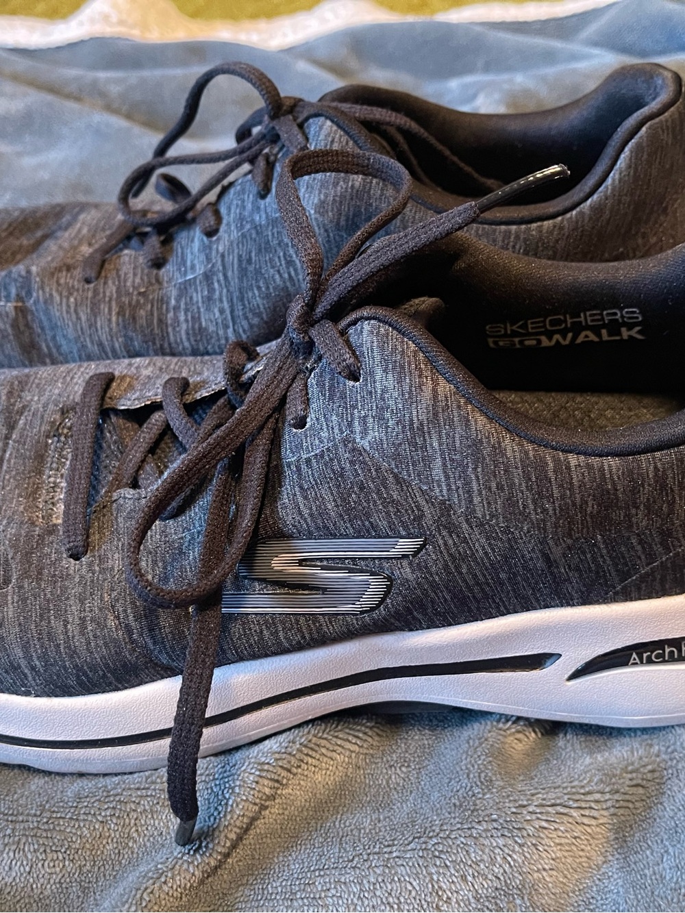 Skechers Womens Go Walk Arch Fit Moon Shadows Sneakers black Size 10
